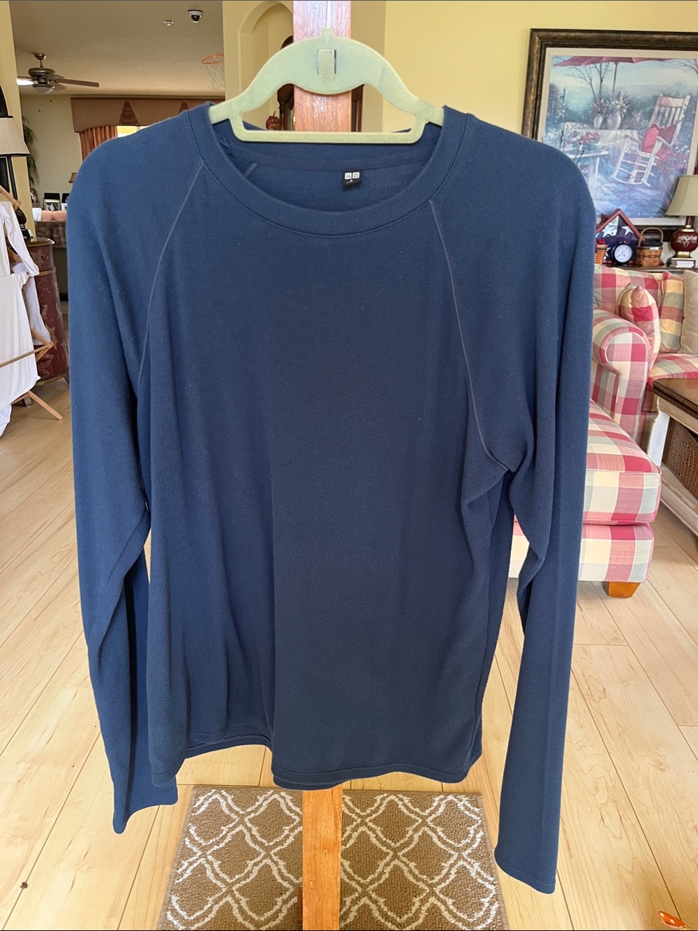 Uniqlo Heat Tech women’s Long-Sleeve Fleece Crew Neck Shirt - Navy Blue sz Lg